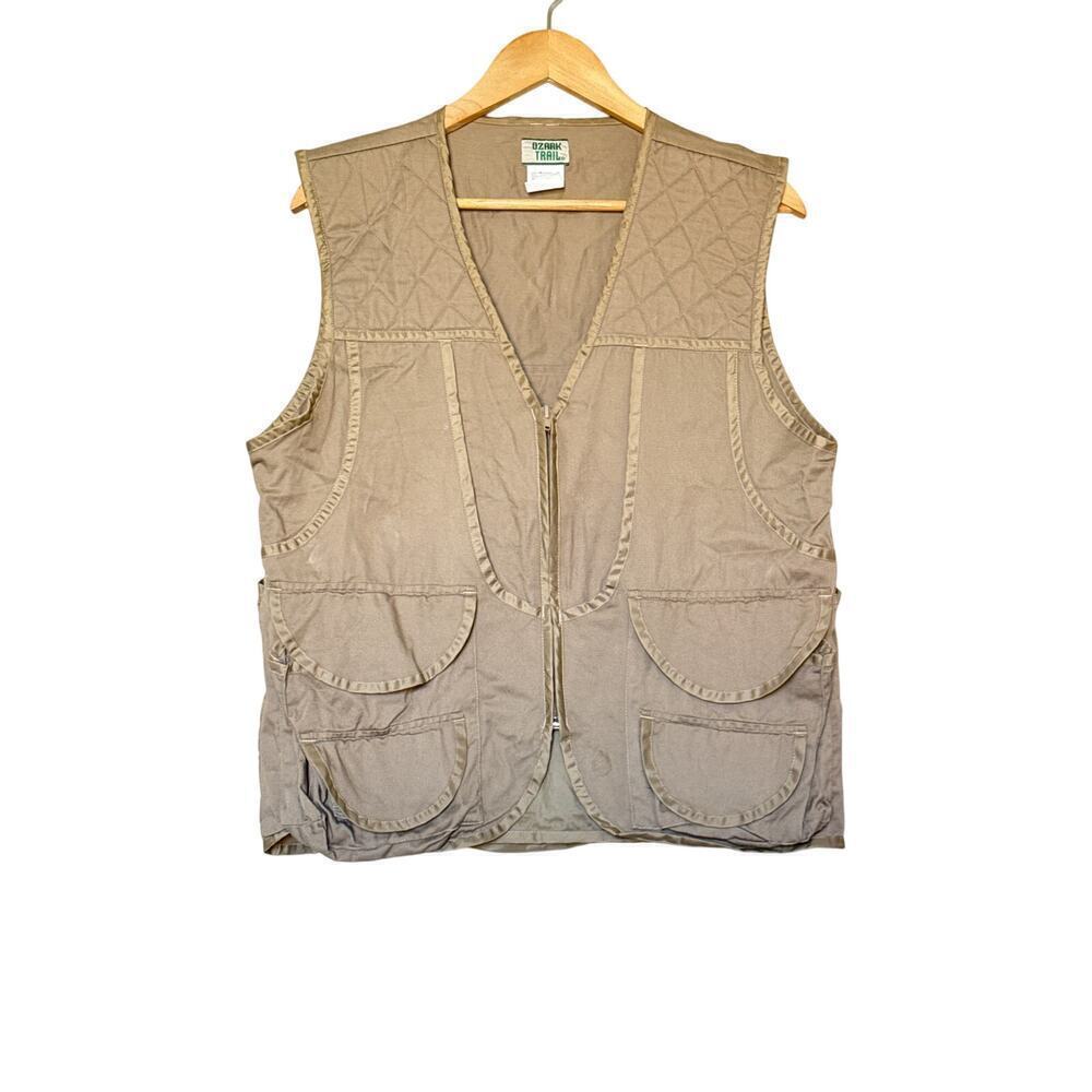 Ozark Trail Hunting Vest Men’s Medium Tan Padded Shoulders Pockets EUC
